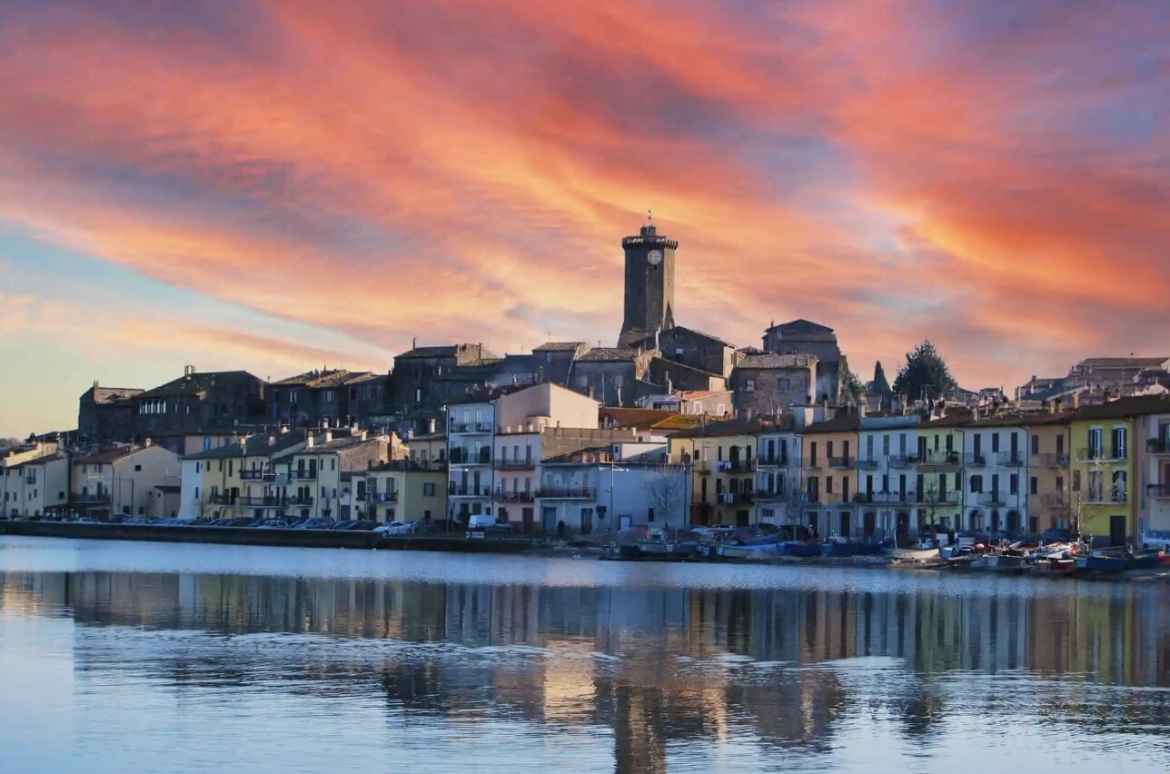 Lago di Bolsena al tramonto